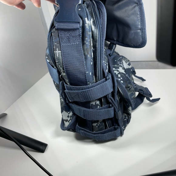 Blue Camo Messenger Bag - Picture 4 of 8